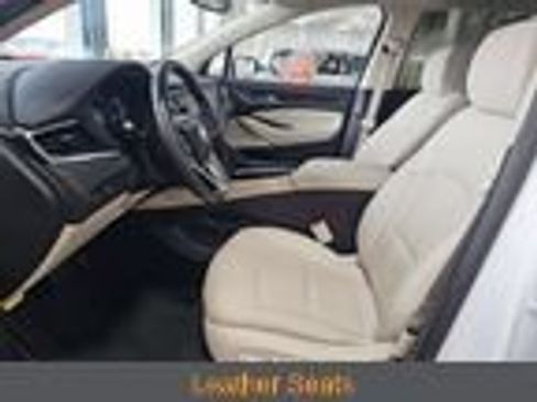 Used 2023 Buick Enclave Essence FWD image 3