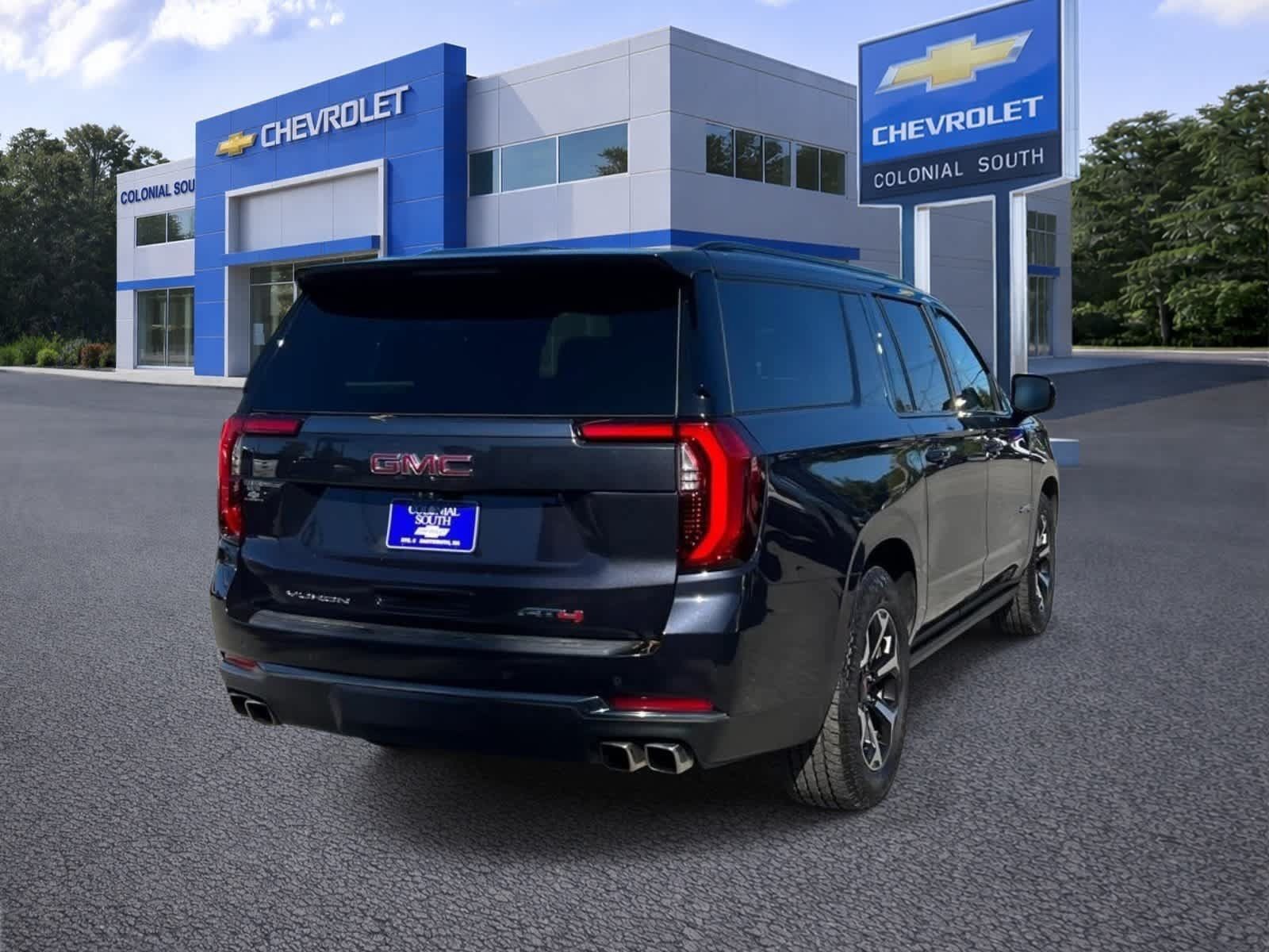 Used 2025 GMC Yukon XL AT4 w/ AT4 Premium Plus Package AWD/4WD image 6