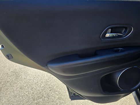 Used 2018 Honda HR-V EX image 18