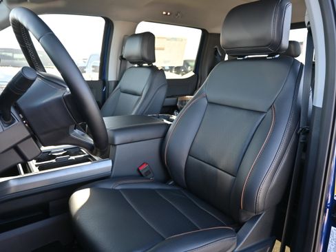 New 2026 Ford F250 Lariat w/ Black Appearance Package image 34