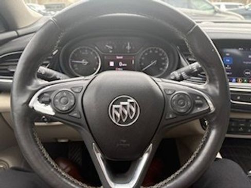 Used 2018 Buick Regal Essence w/ Driver Confidence Package #1 image 7