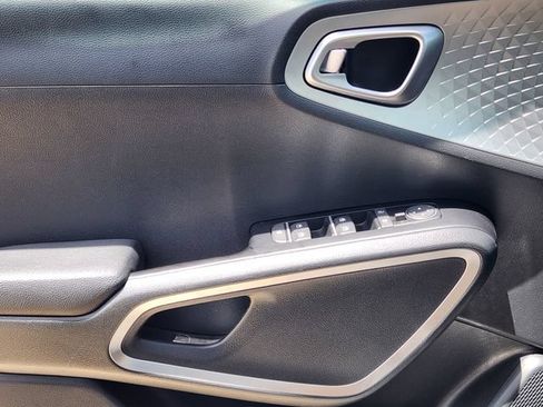 Certified 2025 Kia Soul LX w/ LX Technology Package FWD image 23