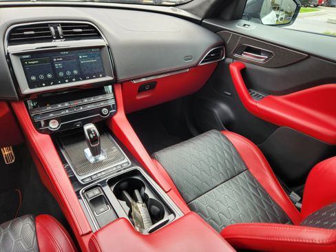 Used 2020 Jaguar F-PACE SVR image 14