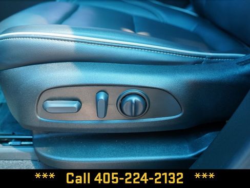 Used 2023 Chevrolet Traverse Premier AWD/4WD image 17