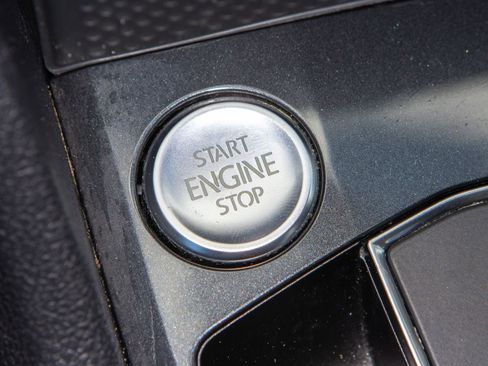 Used 2019 Volkswagen Tiguan SEL image 32