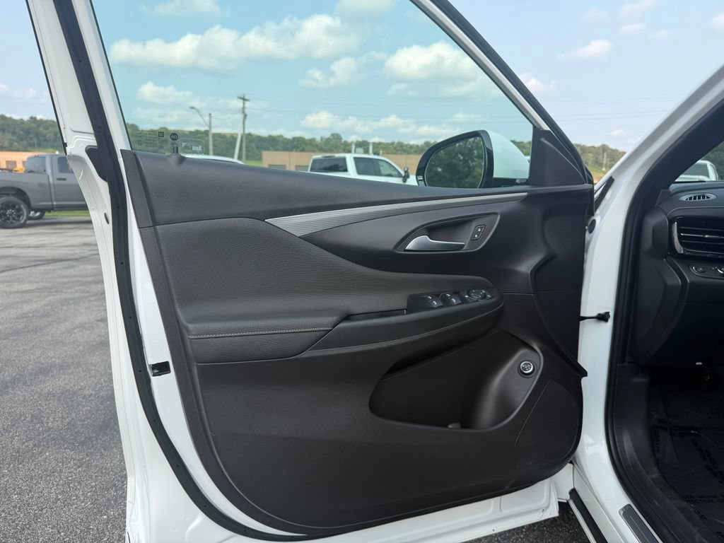 Used 2025 Buick Envista Avenir FWD image 16