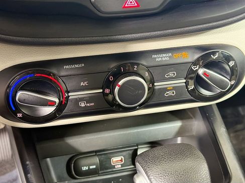 Used 2022 Kia Soul LX FWD image 16