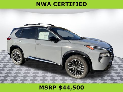 Used 2025 Nissan Rogue Platinum image 1