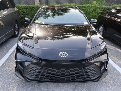 Used 2025 Toyota Camry SE w/ Multimedia Upgrade Package FWD image 5