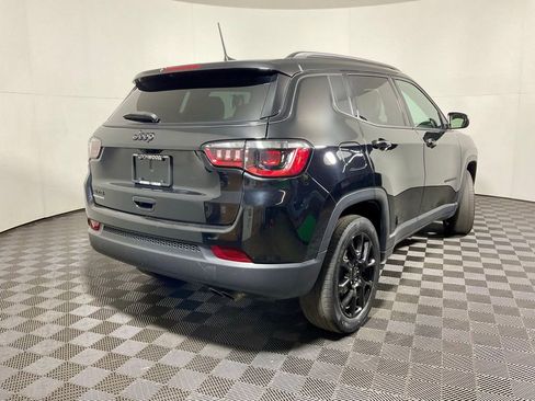 Used 2022 Jeep Compass Altitude w/ Sun and Sound Group image 17