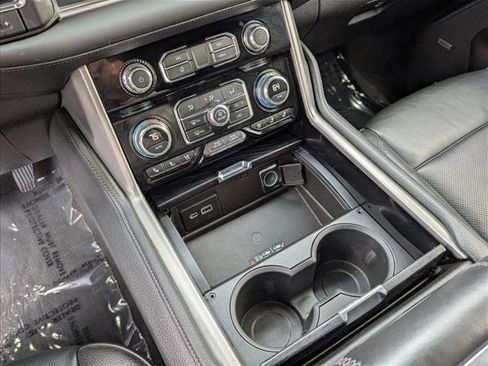 Used 2021 GMC Yukon Denali w/ Denali Premium Package image 13