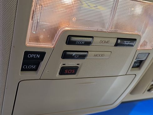 Used 2015 Toyota Avalon Limited image 29