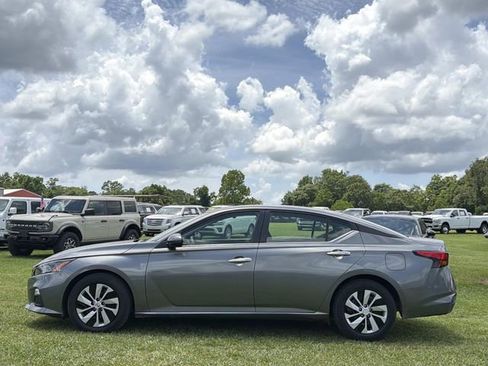 Used 2022 Nissan Altima 2.5 S FWD image 11