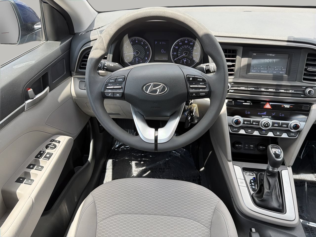Used 2020 Hyundai Elantra SE FWD image 13