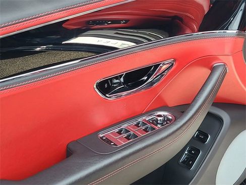 Used 2021 Bentley Flying Spur V8 image 21