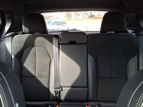 Used 2021 Volvo XC40 T5 R-Design w/ Climate Package image 20