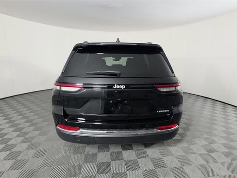 Certified 2024 Jeep Grand Cherokee Laredo X image 5