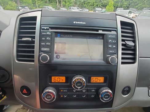 Used 2014 Nissan Frontier SL image 14
