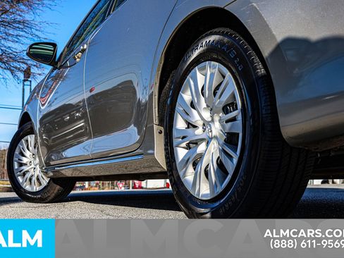 Used 2014 Toyota Camry LE image 16