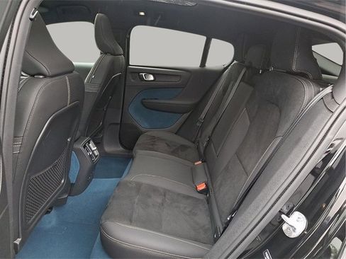 Certified 2022 Volvo C40 P8 Recharge Ultimate image 9