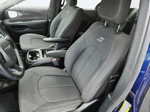 Used 2018 Chrysler Pacifica Touring Plus FWD image 12