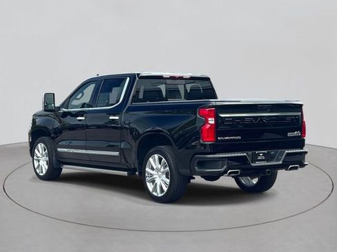 Used 2026 Chevrolet Silverado 1500 High Country w/ High Country Premium Package AWD/4WD image 3