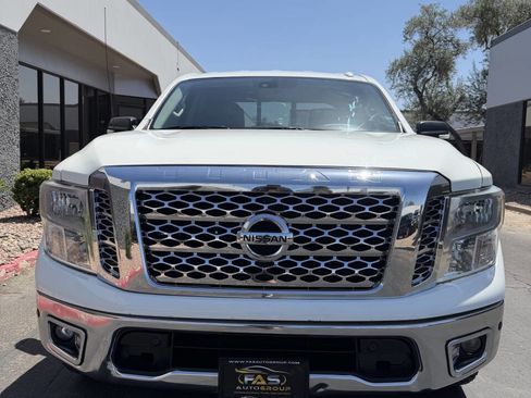 Used 2017 Nissan Titan SV image 3