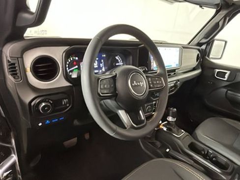 Used 2024 Jeep Wrangler Unlimited w/ Convenience Group AWD/4WD image 13