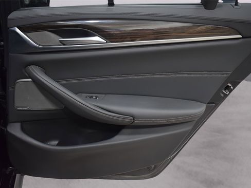 Used 2019 BMW M550i xDrive w/ Premium Package 2 image 27