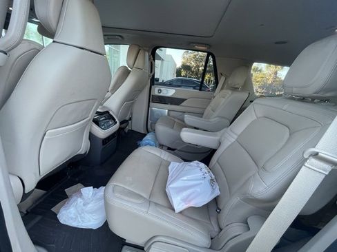 Used 2021 Lincoln Navigator Reserve w/ Luxury Package image 8