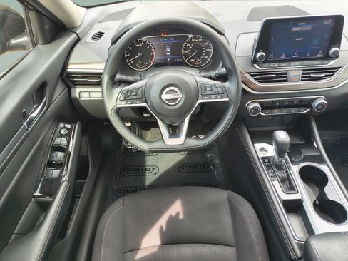Certified 2023 Nissan Altima 2.5 SV FWD image 13