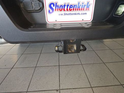 Used 2025 Toyota Tacoma TRD Sport AWD/4WD image 27
