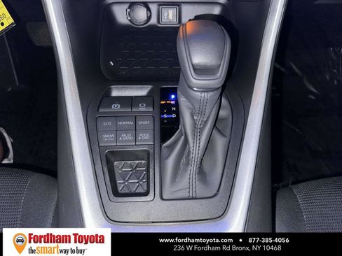 Used 2025 Toyota RAV4 LE AWD/4WD image 23
