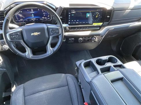 Used 2024 Chevrolet Silverado 2500 LT image 2