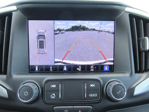 Used 2024 GMC Terrain SLT w/ Tech Package FWD image 25