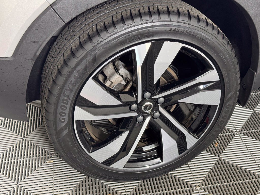 Certified 2023 Volvo XC40 B5 Ultimate w/ Protection Package Premier AWD/4WD image 7