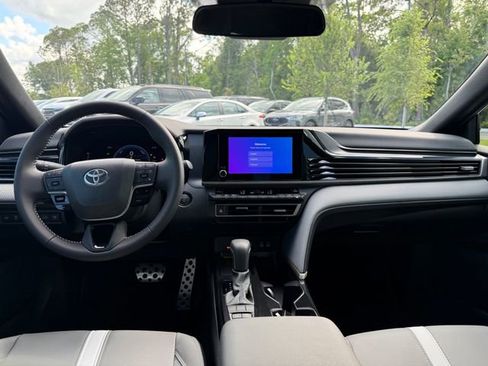 Used 2026 Toyota Camry SE FWD image 10