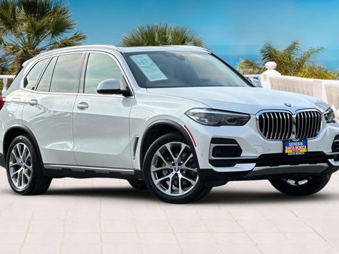 Used 2022 BMW X5 sDrive40i w/ Parking Assistance Package image 2