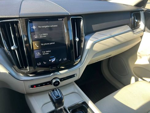 Used 2019 Volvo XC60 T5 Momentum w/ Premium Package AWD/4WD image 23