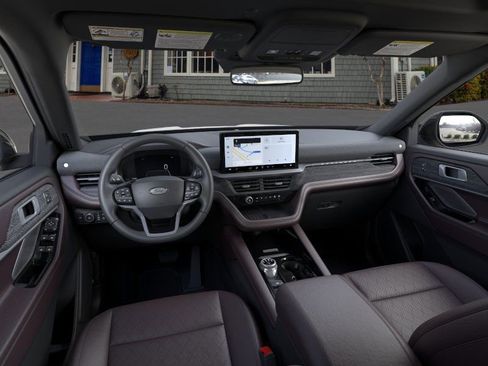 Used 2025 Ford Explorer Platinum RWD image 9