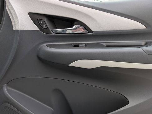 Used 2020 Chevrolet Bolt LT image 21