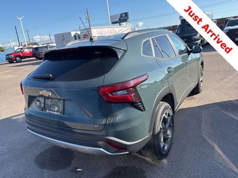 Used 2025 Chevrolet Trax LT FWD image 11