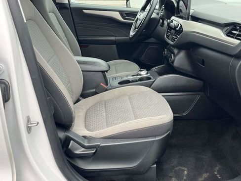 Used 2022 Ford Escape SE image 21