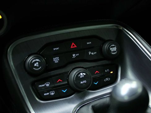 Used 2016 Dodge Challenger R/T image 44