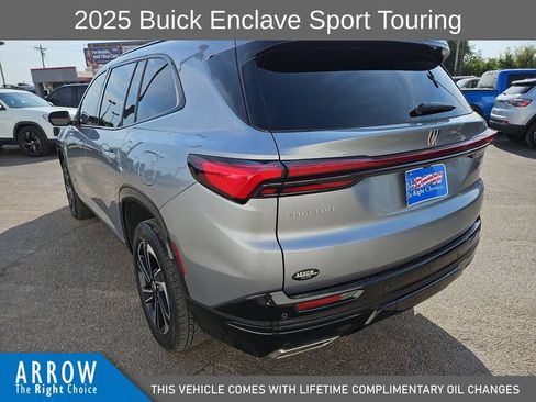 Used 2025 Buick Enclave Sport Touring w/ Power Package FWD image 9