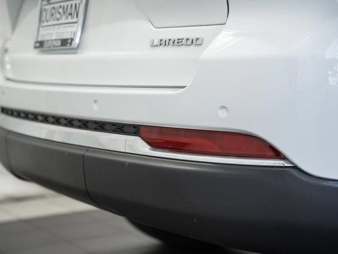Certified 2023 Jeep Grand Cherokee Laredo AWD/4WD image 6