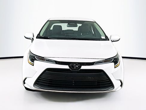 Used 2024 Toyota Corolla LE image 2