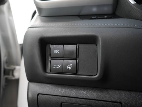 Used 2025 Toyota Highlander XLE AWD/4WD image 27