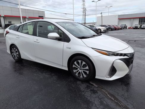 Certified 2022 Toyota Prius Prime XLE FWD image 7