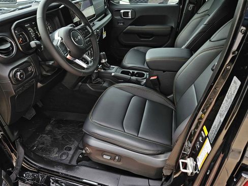 New 2026 Jeep Wrangler Unlimited Sahara AWD/4WD image 14